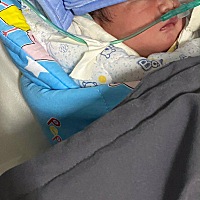 本来想顺产，但是做检查孩子宫内缺氧，呼吸不顺畅。39 2剖了。我现在像个瘫痪躺在床上，动一下都疼，也...