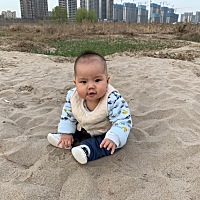 宝宝只吃母乳 跟辅食想给他喂奶粉可是就是不吃 有什么办法吗