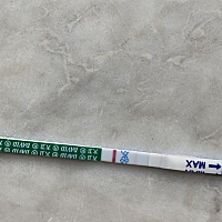 看到下面一条淡淡的红线了吗？这是有了吗？