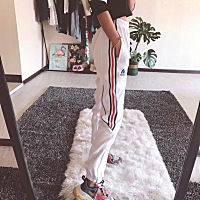 刨妇当天重154 现在体重108 自己一个人带娃  现在纯母乳喂养 基本没什么运动量 不过坚持拉伸  腹直肌恢...