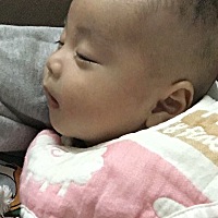 宝宝睡觉头总是喜欢偏向一边睡怎么办，会不会斜颈啊？