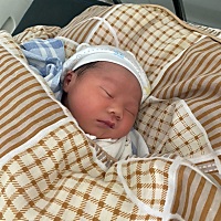 不知道是不是因为我的母乳不足，我宝宝每次睡的不踏实。这2天还哭的厉害。看着好心疼，他哭，我也哭。