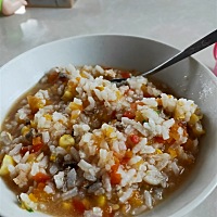 疫情期间爸爸出去上不了班 在家变着花样的食谱 一岁小朋友一天一碗饭 加600ML的奶哟