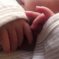 没生之前好羡慕有婆婆照顾带小孩，可现在，我终于知道宝宝被婆婆抢走的感觉了！真的很讨厌，抱走一会我...