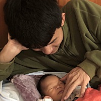 像谁多一点？嘻嘻怪不好意思的 太年轻为人父母