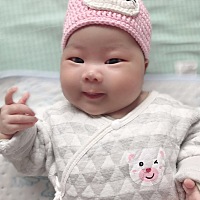 各位宝妈，我家娃娃46天太不听话了，抱啥都不干，就哭，越大越不听话，今天声音都哭哑了，看得我着急啊...