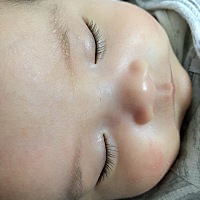 两个月的宝宝睫毛 让我很惊喜