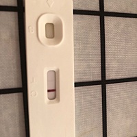 麻烦有经验的姐妹帮我看一下，同房后10天左右，那条杠杠若有若无的，这是有了吗？