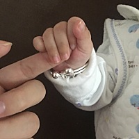 明知道你什么都不懂，但有时候还是忍不住对你发脾气..  对不起宝贝..