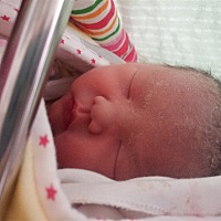 我们第九天啦   越长越好看系列 爱啦爱啦 眼睛眉毛耳朵随妈妈 鼻子嘴巴随爸爸