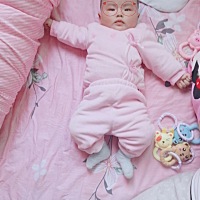 我家宝贝出生的时候是7.6斤，现在四个月了才15斤感觉一点都不才肉怎么办，我在怀疑是不是我奶水质量不好...