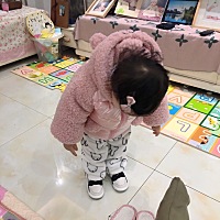 宝宝一岁七个月了，有一个多星期了，早晨起床后会咳嗽，听起来嗓子里有痰，吐不出来。白天夜间也会偶尔...