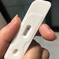 2月10号来的姨妈，到现在都没有来，2月份例假结束后只有一次没避孕，这个是3月14、16测得 ，现在是什么...