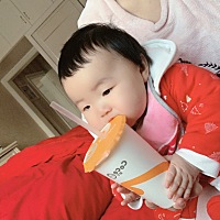 天气热起来啦～为了防止痱子，孩儿她爸给她剃了个凉爽一夏～🤞🏻