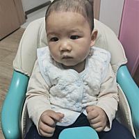 八个月，长了八九个牙齿