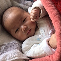 你们有遇到这么稀罕孩子的婆婆吗，恨不得无时无刻抱着宝宝不肯放下，我拿着抱一会她就说给她抱，喂奶刚...