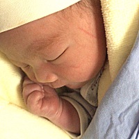 3月20号下午两点四十多破羊水住院，3月20号晚住院经历一晚隐隐阵痛，开了一指。3月21号早上被推进产房打...