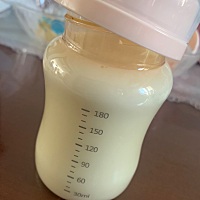 月子里，有月嫂帮忙通乳，没亲喂，每天坚持吸奶器吸出来，用奶瓶喂母乳给宝宝，刚开始每次吸40分钟，觉...