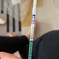 同房第八天 下午五点测了阳性，老公不相信，我又去尿了点 再测一次 就变成阴性了，嘛呢？这试纸是在安慰...