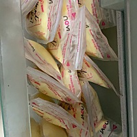 母乳喂宝宝真心好累啊，月子里没怎么休息，天天熬夜带娃，就急性乳腺炎高烧了休息了三天没晚上带宝宝，...