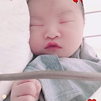 孕期没孕吐，吃嘛嘛香，腋下黑，皮肤差，肚子豹纹，哪哪都丑了，手指关节还肿胀，孕40 3出来了，b超预测...