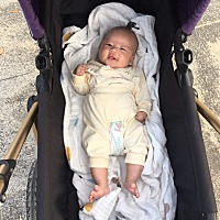 以前哄睡爸爸抱着在房间转悠两个小时左右才能入睡，昨晚妈妈抱着喂奶后总共四十分钟深度睡眠了，十一点...