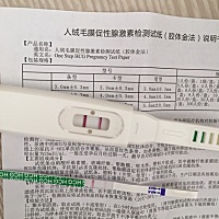 正常月经应该在3月9号来，这次推迟到3月13号来的，但刚开始来的颜色是褐色的慢慢才变成红色，3天就结束...
