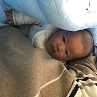 做饭都要抱着宝宝   宝宝要吃奶了都不肯给我  要自己拿着哄  宝宝要睡觉也不让  一大清早来我房间看看宝...