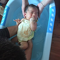 今天我们去体检啦！33天，体重大概长了两斤，身高长了4厘米，不爱睡觉的宝宝长得有点慢呢！麻麻说这个月...