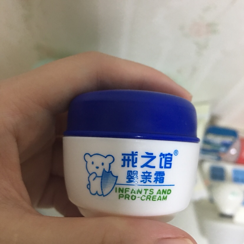 亲试好用！我家宝宝湿疹摸它第二天就下去了，我朋友也用这个，她妈妈是儿科大夫，自己开药店，她家用这个，橘黄色的膏体，很润 ，79人民币