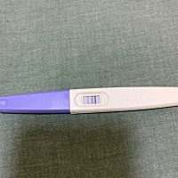 好孕日常：  2.23号例假时间开始  3.7号排卵期同房  3.19号忍不住开始测，看到很浅很浅的两根 浅到手机...