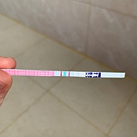 我排卵期的时候也有同房，也有监测排卵试纸，但都不是很强，今天都是安全期了，排卵试纸超强阳的，怎么...