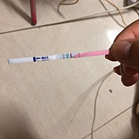 3月4号例假，17号排卵期AA,今天用排卵试纸测还是两杠 ，各位能告知我怎么回事吗