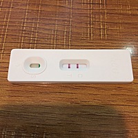 是有了吗？月经才推迟一天，这个可信么？这段时间肚子不舒服，和平时要来大姨妈的感觉差不多……但是眼...