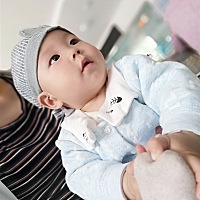 为什么孩子都快七个月了还不攒肚呢？一直母乳喂养，四个多月加米粉，现在辅食米粉加了稀饭，不攒肚是什...