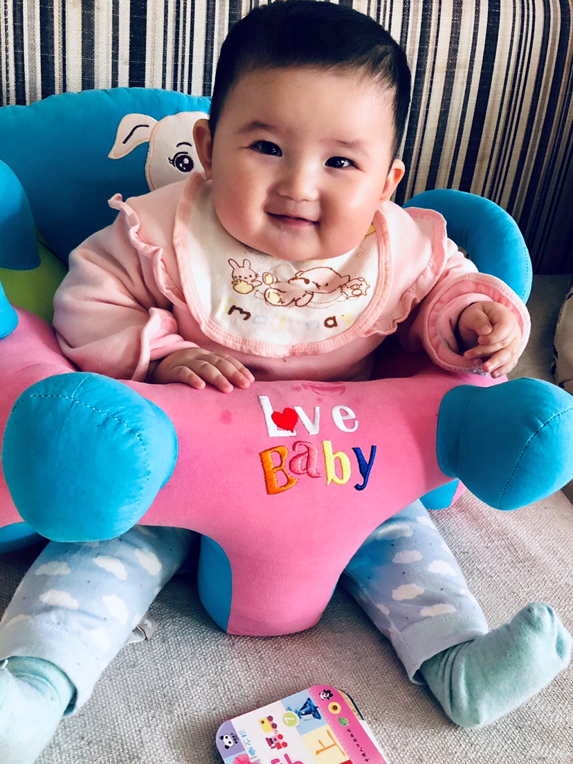 要学习坐了，买了个小沙发，我们轻松了很多