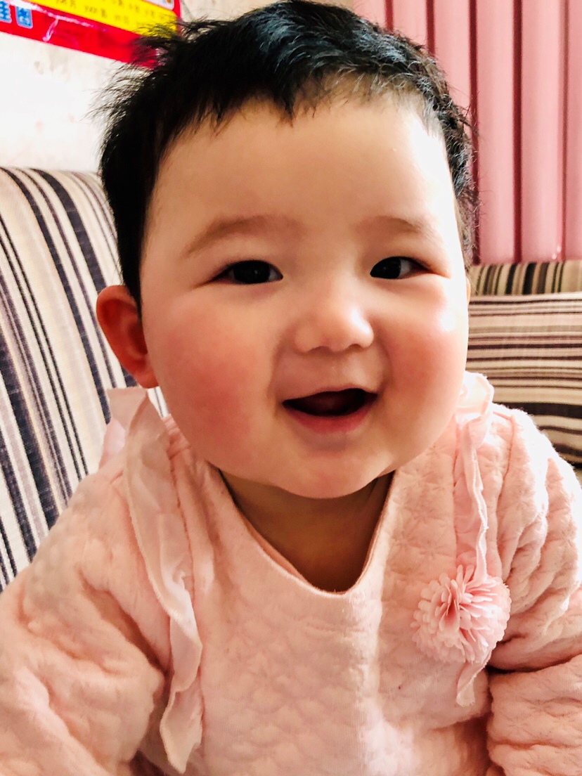 快春节了，午睡非要赖着我睡沙发，醒来从来都不哭