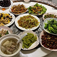 每天换着花样给老公做吃的，他还天天说这个不好吃，那个不好吃，天天在吃饭里挑你毛病，搞得好像做饭给...