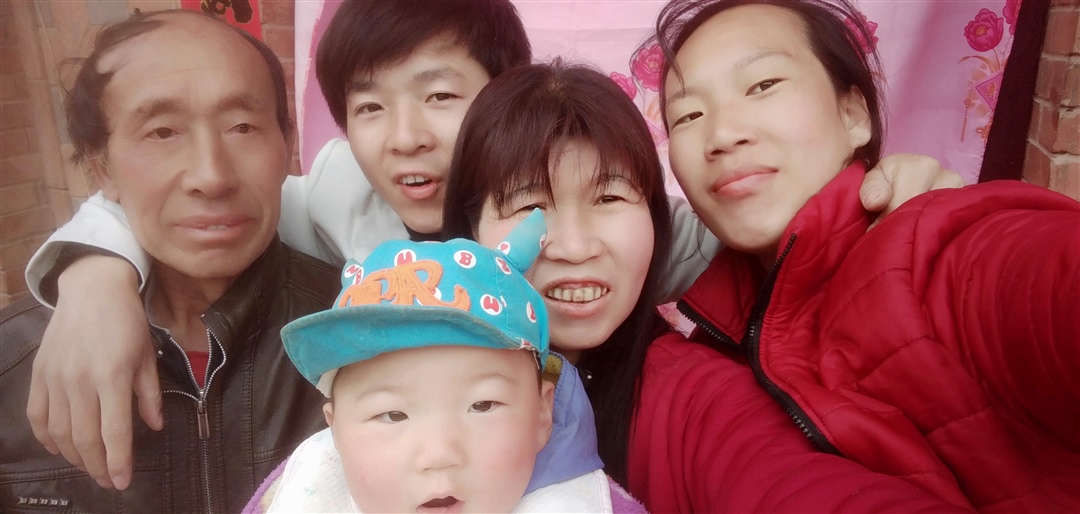 我们一家人在一起开心快乐