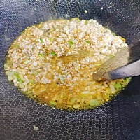 生活中的小幸福 来自厨房的烟火气 今日午餐蚂蚁上树 （很多人私信问我这个锅，我在这统一回复。牌子是康...