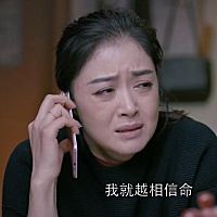 相比丰胸美腿，露背总是更具一种高级感哦~露背，尽显女性的妩媚、性感，一个完美的转身，哈哈，想想就美...