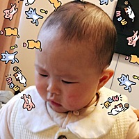 宝宝最近突然奶量好少 以前早上起床最少200 现在就100左右 白天也不怎么喝 我连辅食都不敢喂它 吃了就不...