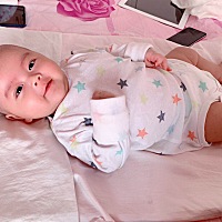 这么小妈妈就离开你去了杭州 心里特别不是滋味……只为了将来给你更好的生活 不知道你长大后会不会理解...
