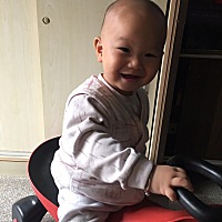 宝宝前几天满一岁，戒奶行动就马上开始了，因为阿胶能让母乳的质量更好，哺乳期基本每天保持吃阿胶糕，...