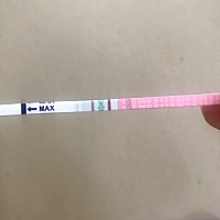 17号排卵期，这几天应该是安全期了，排卵试纸又出现强阳，什么情况呢？腰酸肚子疼，例假感。早孕试纸不...