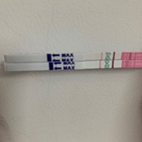 大家帮忙看一下，这是排卵试纸，这是不是强阳啊？最近都晕了😥