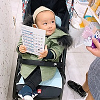 逛gai逛gai，吃吃吃喝喝喝。 逛母婴店，小姐姐又是喂各种小零食又是讲故事，把小玉米哄的不想走了。 店...