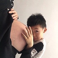 刚把婴儿床装好第二天零晨3点见红，早上8点去医院检查说开了一指要住院，想着离家近回家吃午饭下午再办...