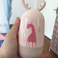 宝贝八天大了，爸爸今天第一次给他修手指甲。希望以后不要划伤自己的小脸蛋儿了。今天晚上惊喜的发现宝...