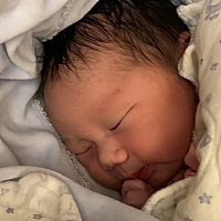 今天准备给妈妈过生日，还说会不会同一天生日呢。上午就阵痛啦。等到晚上胎心监护不过关，脐带绕颈两圈...